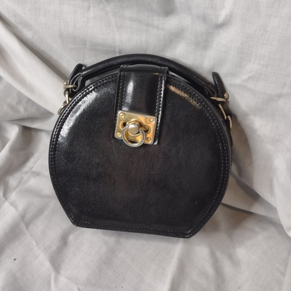 Circular Handbag Balck with Worn Rustic Latch